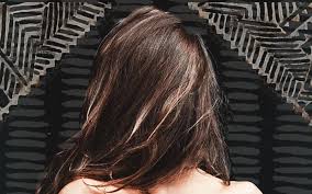 Add kaolin clay and mix until it forms a sticky spreadable paste, if the paste is to dry make more dye water. Natural Tricks To Lighten Your Hair