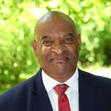 Why Hands-Off Leadership Can Hurt Your Business