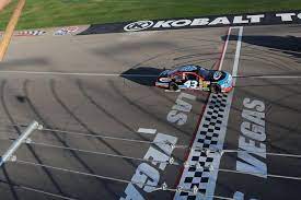 Following training, instruction and a driver's meeting with your crew chief, you'll drive a nascar race car by yourself for timed racing sessions. Richard Petty Driving Experience At Las Vegas Motor Speedway 2021
