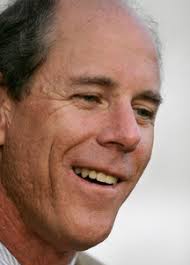 Mann's chief bows out with fanfare