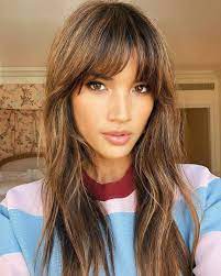 Maybe you would like to learn more about one of these? 49 Idees De Cheveux Longs Degrades Avec Frange Comment Choisir La Frange Qui Vous Convient Selon La Forme Du Visage Coiffures Mode Et Beaute Zenidees