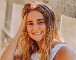 Aileen Pena's Instagram, Twitter & Facebook