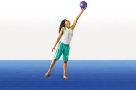 A ginástica rítmica, também conhecida como grd ou ginástica rítmica desportiva, é uma ramificação da ginástica que possui infinitas possibilidades de movimentos corporais combinados aos elementos de balé e dança teatral, realizados fluentemente em harmonia com a música e coordenados com o manejo dos aparelhos próprios desta modalidade olímpica, que são a corda, o arco, a bola, as maças e a fita. Os Mil E Um Movimentos Da Ginastica Ritmica