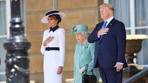 Anglická královna alžběta (85) chce být in a nechala si objednat novinku od applu ipad alžběta ii. Kralovna Alzbeta Ii Uvitala Donalda Trumpa V Britanii Hospodarske Noviny Ihned Cz