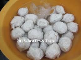 Membuat Bakso Daging Ayam Yang Kenyal Sungguh Makanan Makanan Mudah Makanan Dan Minuman