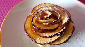 Heute habe ich 2 praktische und leckere kuchen rezepte für euch, die ihr mit blätterteig und früchten machen könnt. Apfel Rose Im Blatterteig Mit Verpoorten Original Eierlikor Kuchenrezepte Mit Eierlikor Verpoorten