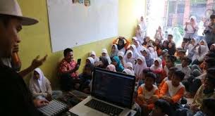 Untuk yg gak tau dia siapa, cek postingan gw sebelum2nya. Lagu Anak Anak Lengkap Dengan Lirik Cocok Untuk Anak Paud