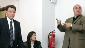 Η εύη βατίδου και η κόρη της κάνουν πολύ καλή παρέα ενώ ο φωτογραφικός φακός τις έχει πιάσει πολλές φορές να βολτάρουν μαζί, να κάνουν δημόσιες εμφανίσεις σε παραστάσεις ή ποδηλατάδα κατά την περίοδο της καραντίνας. Epi8esh Apo Ton Axillea Mpeo Kataggellei Oti Dex8hke O Ale3hs Koygias Sth Skia8o Magnesia News