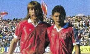 El amor por el fútbol del 'patrón' lo. Se Cumple Un Ano De La Sensible Desaparicion De Un Idolo Del America De Cali Roberto Cabanas