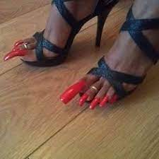 Se trata de una infección producida generalmente por un hongo de un grupo denominado dermatofitos así como también por otro grupo denominado levaduras. 150 Unas Largas Pies Ideas In 2021 Long Toenails Toe Nails Long Nails