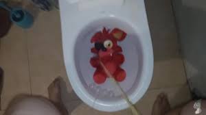 Foxy Fnaf Peeing1