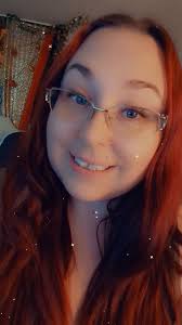 Hi everyone! 👋 I'm Samantha Smith, and I'm so excited to join **Her  Digital Hustle 💻💰** as one of your moderators. A little about me: I'm a  single mom of three daughters,