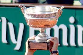 A noter que, depuis l'année 2012, les dotations, sont les mêmes pour les hommes et les femmes. Combien Gagne Le Vainqueur De Roland Garros 2021 Sportbusiness Club