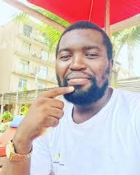 Nous jeunes voulons Entreprendre c'est notre droit Mr le président de la  République du Cameroun 🇨🇲.nous voulons avoir accès au fond pour y  arriver. De grace aidez nous au lieu de nous