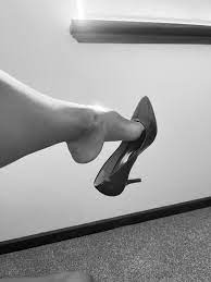 Who 🖤s a shoe dangle? : r/HighHeels