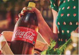 Saborea una comida completa con esta bebida refrescante que puedes compartir con tu familia o amigos gracias a su tamaño. Las Nuevas Tres R Reducir Reciclar Retornables Coca Cola Chile