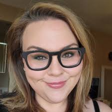 Erin Stowell's Instagram, Twitter & Facebook