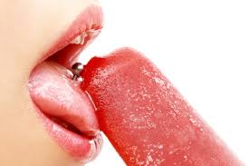 Dasjenige zungenpiercing ist die weltweit sehr beliebte menge des piercings. Nach Zungenpiercing Die Schwellung Kuhlen So Gelingt S