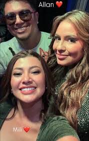 Oneyda Perez's Instagram, Twitter & Facebook