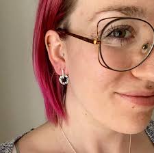 Boucles d'oreilles en argent beigne et bâtonnet par Audrey Seyer