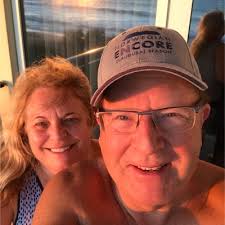 Who else would rather see DC filled with men in denim vs crooks in suits .. 