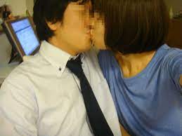 リア充カップルがキスを自撮りしてる素人エロ画像 | 素人エロ画像やったる夫