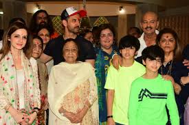 Maybe you would like to learn more about one of these? Mahashivratri 2020 Hrithik Roshan With Sons Hridhaan Hrehaan Ex Wife Sussanne Khan Rakesh Roshan Pinkie Roshan At Lord Shiva Temple Pics
