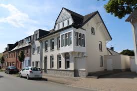 Wie hoch sind die wohnungspreise & häuserpreise und wie ist die mietpreisentwicklung und kaufpreisentwicklung für immobilien in kevelaer? Haus Zum Verkauf Weezerstr 33 47623 Kevelaer Kleve Kreis Mapio Net