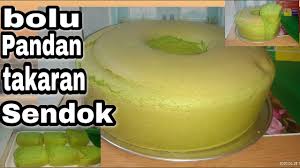 Namun demikian berkat tambahan warna hijau pandan dan beraroma pandan. Bolu Pandan Sederhana Takaran Sendok Lembut Dan Sangat Empuk Cocok Bagi Pemula Youtube Bolu Pandan Sederhana Lembut