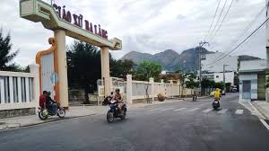 Công an tp.đà lạt (lâm đồng) bắt giam khẩn cấp người thuê xe san ủi, lấn chiếm đất rừng trái phép và hành hung phó chủ tịch ubnd phường. Nha Trang Ä'á» Nghá»‹ Ä'á»•i Ten Ä'Æ°á»ng Ba Lang Va DÆ°Æ¡ng Hiáº¿n Quyá»n