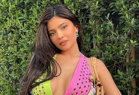 259 млн подписчиков, 75 подписок, 6 785 публикаций — посмотрите в instagram фото и видео kylie (@kyliejenner). Kajli Dzhenner Voshitila Fanatov Zharkimi Foto V Kroshechnom Bikini
