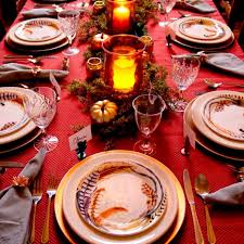 This year i layered a printed burlap table runner over the grey windowpane plaid. Feathers And Metallics For A Thanksgiving Table Setting Chica And Jo