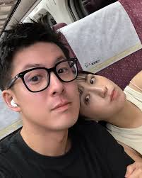 小肚上學第一周終於捱到周末我等待下周一早上到來⋯⋯ 1. 出門請她們幫忙拿防曬乳2. 比比吃甜不辣覺得太油、堅持要壓了再吃