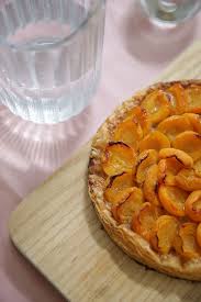 Une Pate Feuilletee Maison Une Croute Legerement Caramelisee Une Tarte Genereuse En Abricots