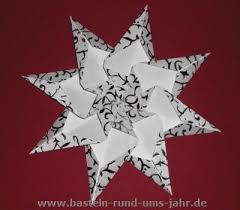 Drachenstern Basteln Einfache Bastelidee Fur Kinder Zu Weihnachten Basteln Weihnachten Bastelideen Kinder Weihnachten Papiersterne Basteln
