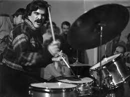 CESENATICO IN MUSICA - GIULIO CAPIOZZO (Batterista) Boretto, 18 febbraio  1946 – Cesenatico, 23 agosto 2000) E' stato un batterista italiano, noto  soprattutto per essere stato uno dei membri fondatori del gruppo