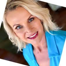 Lisa Taranto's Instagram, Twitter & Facebook