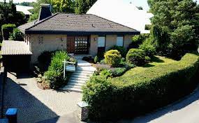 Wir verkaufen unser haus in målilla (schweden) 4 zimmer (wohnzimmer, esszimmer, dachgeschoss mit einem abgetrennten zimmer), küche, diele, bad wohnfläche 100 qm nebenfläche 12 qm grundstücksfläche 1975. Freistehender Bungalow In Roetgen Rott Straeten Immobilien
