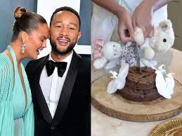 This week, chrissy teigen took a trip down memory lane to hit us with some serious wedding cake envy on her instagram account. Chrissy Teigen Officiated A Wedding Between Two Stuffed Animals