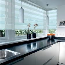 Son fáciles de limpiar, hay una gran variedad de colores y su imagen es muy moderna. Las Mejores Cortinas De Cocina Modernas Y Clasicas Estreno Casa