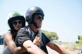 Lontano lontano è un film di genere commedia del 2019, diretto da gianni di gregorio, con gianni di gregorio e ennio fantastichini. Lontano Lontano Il Microcosmo Gentile Di Gianni Di Gregorio Uscito In Soli 28 Cinema Italiani Bonculture