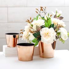 This silk rose is absolutely delicious in its fully bloomed yellow gold perfection. Flora Chrome Pot Round 15 5dx13cmh Rose Gold