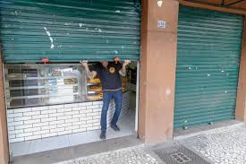 Lockdown para abaixar os casos os casos: Saiu O Decreto Lockdown Sera Mais Restrito Confira O Que Fecha Em Curitiba Xv Curitiba