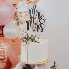 Bei kolarik können sie torten, cupcakes und cakepops für geburtstage, hochzeiten, ihre babyparty, kindergeburtstage, firmenfeiern, tauffeiern und andere anlässe bestellen. Wundervolle Tortenfiguren Und Tortenstecker Vom Ja Hochzeitsshop De