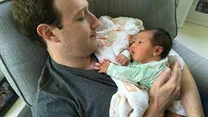Mark zuckerberg was born on may 14, 1984, in white plains, new york, the second of four children born to dentist edward zuckerberg and his wife, psychiatrist. Mark Zuckerberg Teilt Babykuschelfoto