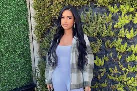Tiana caught herself in the middle of a rumor that stated she was the cause of the breakup between g herbo and his baby mama, ariana. Emily B S Daughter Taina Williams Dazzles Fans As She Flaunts Her Incredible Midriff In Skintight Black Crop Top From The Stage