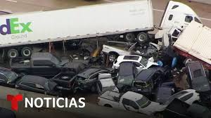 Gabby chaves perdió el control de su auto y golpeó el muro a solamente ocho minutos de iniciada la primera práctica de la serie indycar en texas motor speedway. Choque Masivo Deja Varios Muertos Y Personas Atrapadas En Texas Noticias Telemundo Youtube