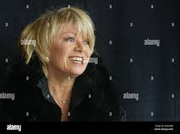 Elaine Henricksen's Instagram, Twitter & Facebook