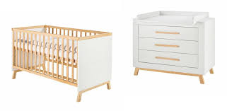 Hierbei handelt es sich um eine kombination aus gitterbett, wickeltisch und juniorbett. Schardt Babyzimmer Miami White Babyzimmer 3 Teilig Jetzt Online Kaufen Windeln De