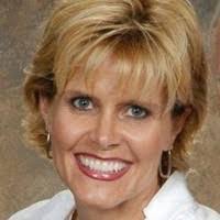 Kelly Sinclair's Instagram, Twitter & Facebook